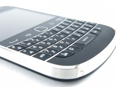 BlackBerry_Bold_9900_02-580-90