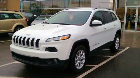 Chrysler بیش از یک میلیون ماشین را ترس هکرها فراخواند - دیجینوی