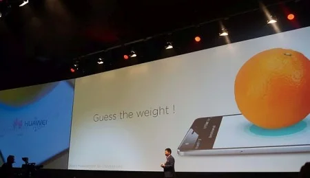 IFA 2015: هوآوی با گذاشتن یک پرتغال روی Mate S برای نشان دادن Force Touch اپل را به تمسخر گرفت - دیجینوی