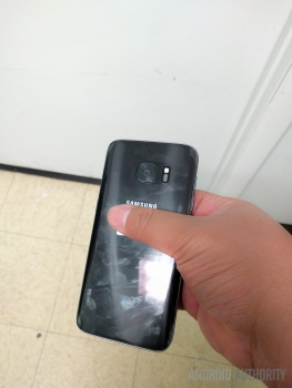 Samsung-Galaxy-S7-leaks-in-the-flesh (1)