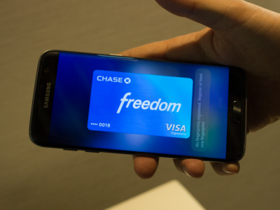 samsung-pay-works-on-regular-credit-card-readers.jpg
