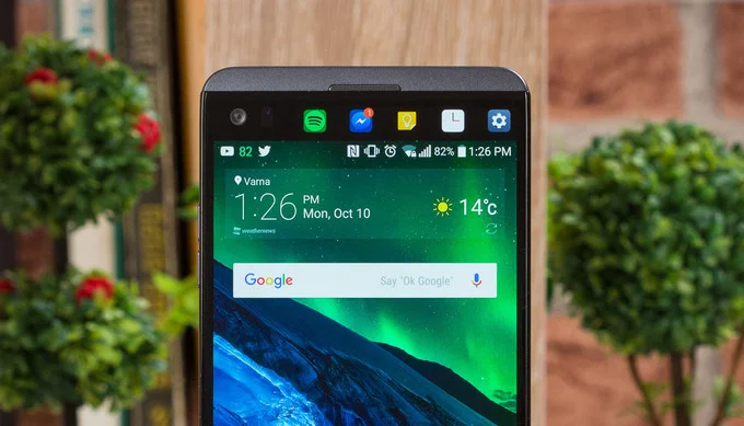 lg-v20-display ۹ نوآوری عجیب ال جی که به اندازه کافی دیده نشد - دیجینوی