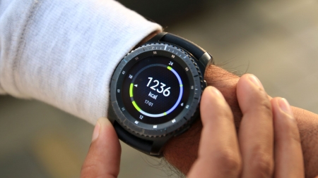 تبعات سنگین شارژ کردن Gear S3 با شارژری غیر از شارژر مخصوص آن! - دیجینوی