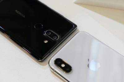 مقایسه آیفون X با Nokia 8 Sirocco - دیجینوی