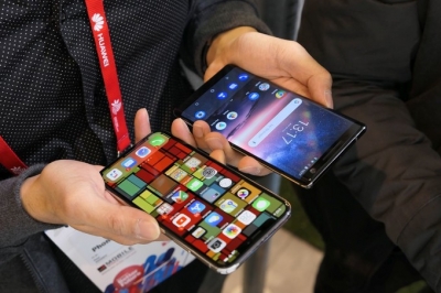 مقایسه آیفون X با Nokia 8 Sirocco - دیجینوی