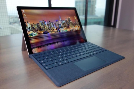 مایکروسافت (۲۰۱۷) Surface Pro را با ۱۰ درصد تخفیف روی تبلت و لوازم‎جانبی آن بفروش می‎رساند - دیجینوی