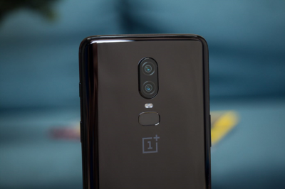 نارضایتی کاربران OnePlus 6 از صفحه‌ی نمایش این گوشی - دیجینوی