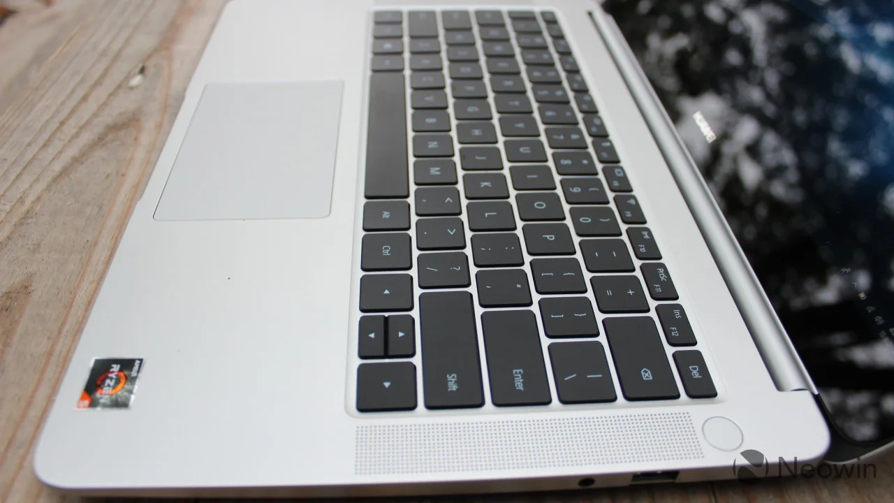 بررسی تخصصی لپ‌تاپ Huawei MateBook D - دیجینوی
