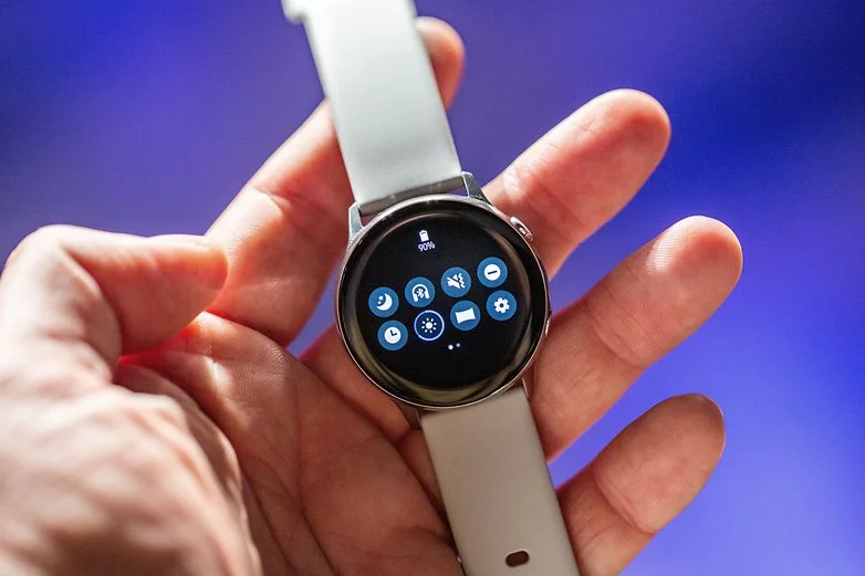 بررسی مشخصات Galaxy Watch Active ساعت هوشمند سامسونگ - دیجینوی