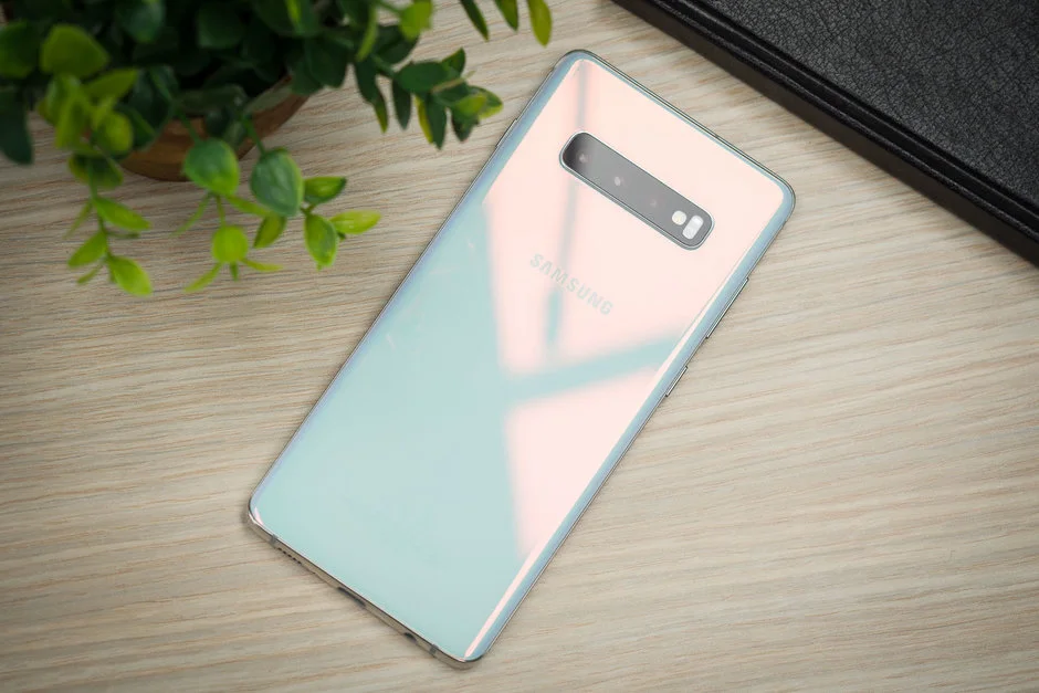 بررسی تخصصی Samsung Galaxy S10+ and S10 - دیجینوی