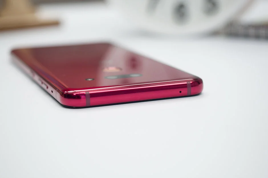 بررسی تخصصی LG G8 ThinQ - دیجینوی