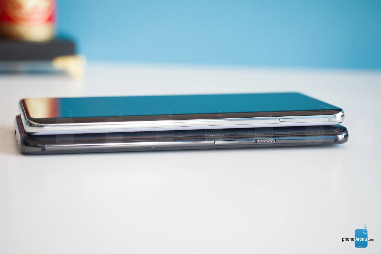 OnePlus 7 Pro در برابر +Galaxy S10 - دیجینوی