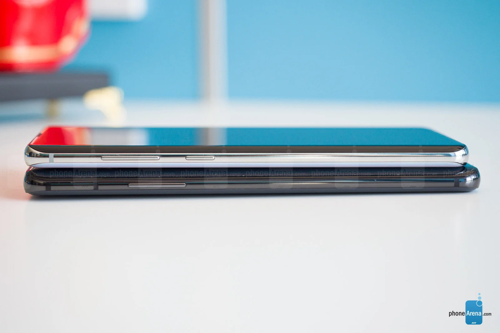 OnePlus 7 Pro در برابر +Galaxy S10 - دیجینوی