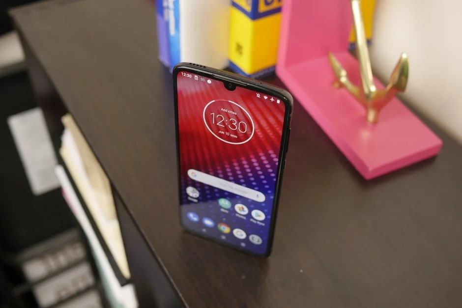 بررسی تخصصی گوشی Motorola Moto Z4 - دیجینوی