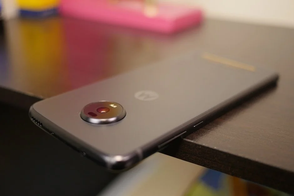 بررسی تخصصی گوشی Motorola Moto Z4 - دیجینوی