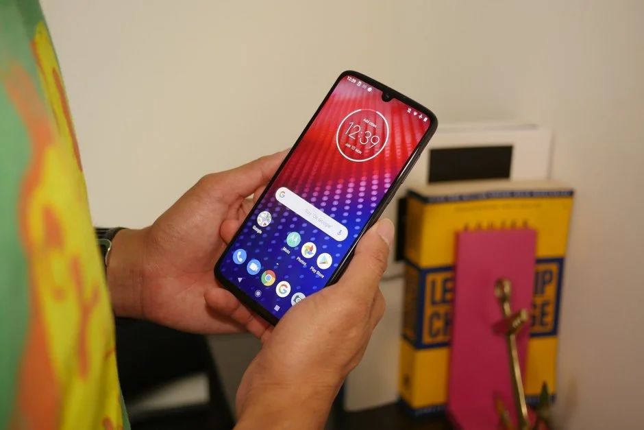 بررسی تخصصی گوشی Motorola Moto Z4 - دیجینوی