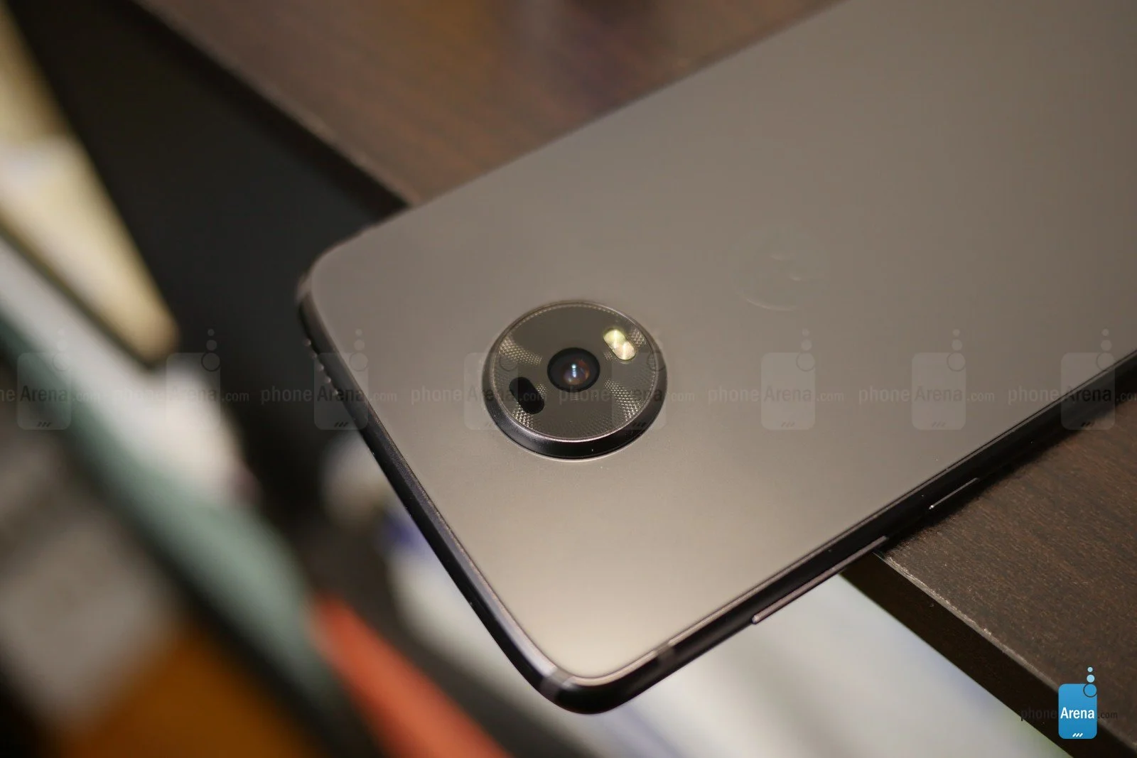 بررسی تخصصی گوشی Motorola Moto Z4 - دیجینوی
