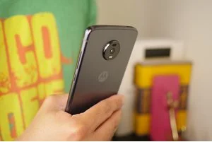 بررسی تخصصی گوشی Motorola Moto Z4 - دیجینوی