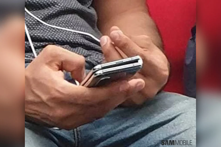 تاریخ رونمایی از گوشی Galaxy Fold تاخیر خورد - دیجینوی