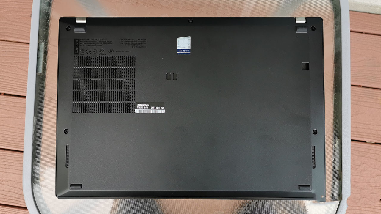 بررسی تخصصی لپ‌تاپ Lenovo ThinkPad T490s - دیجینوی