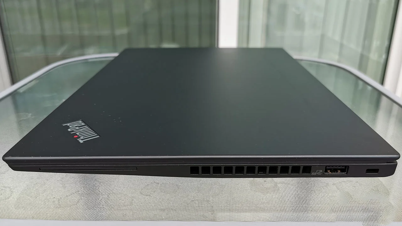 بررسی تخصصی لپ‌تاپ Lenovo ThinkPad T490s - دیجینوی