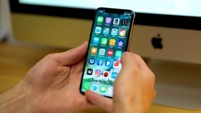 سامسونگ نمایشگرهای OLED بیشتری را برای آیفونهای اپل ارسال میکند