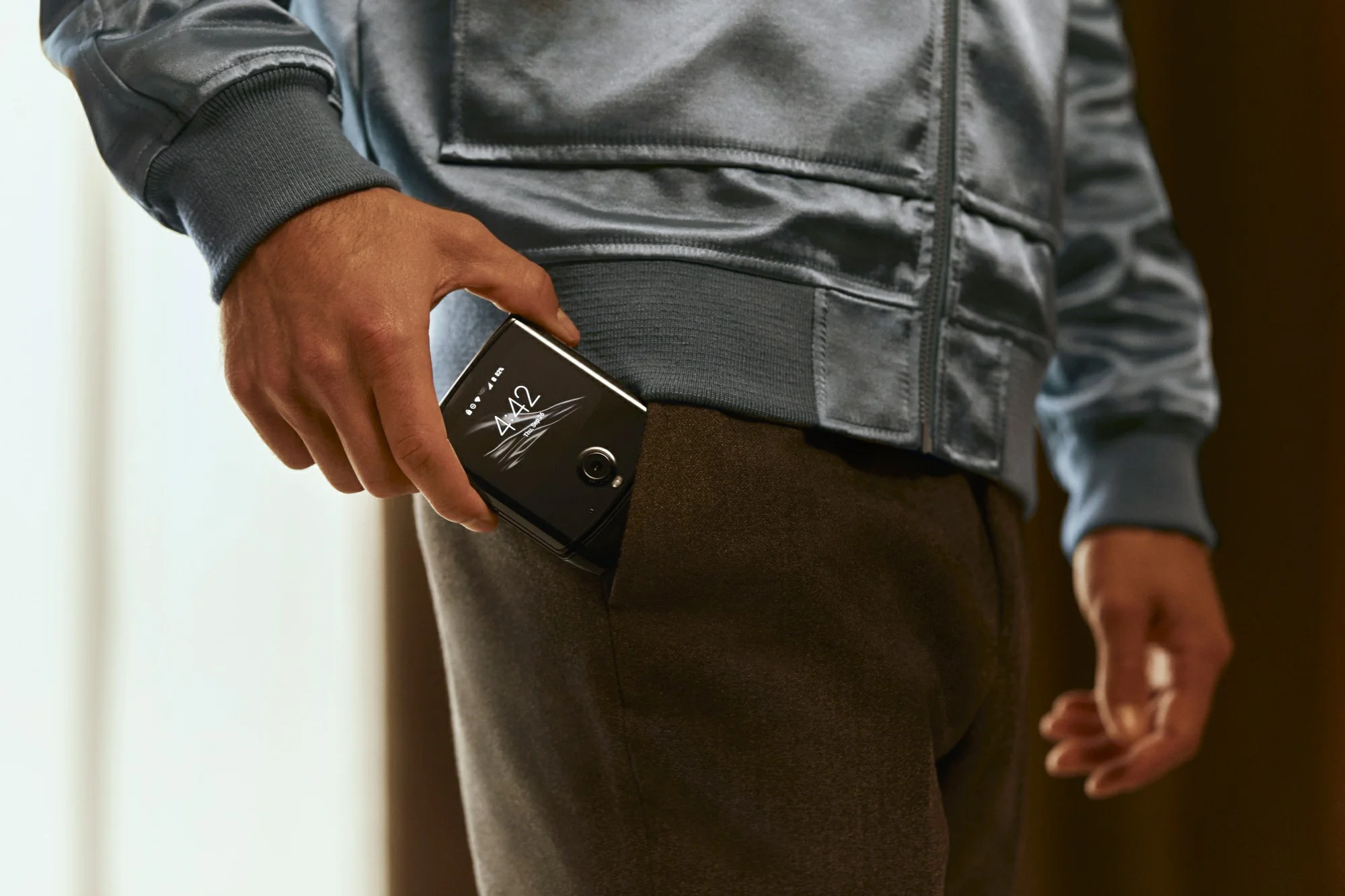 گوشی تاشو موتورولا موسوم به Motorola Razr معرفی شد - دیجینوی
