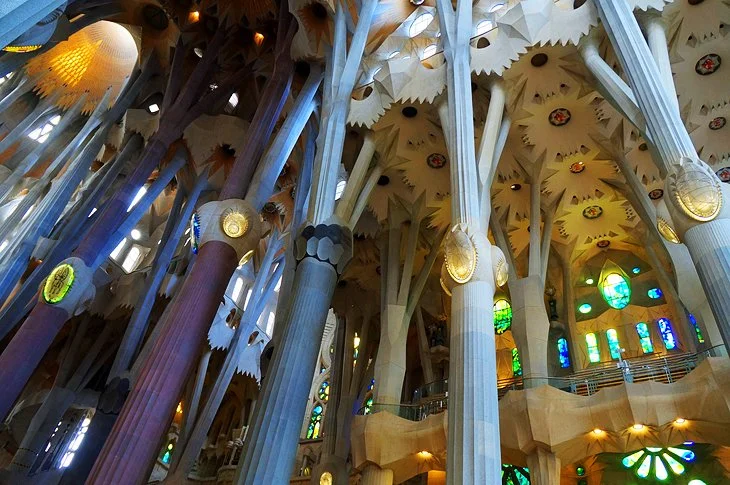کلیسای ساگرادا فامیلیا بارسلون (Barcelona's Sagrada Familia)