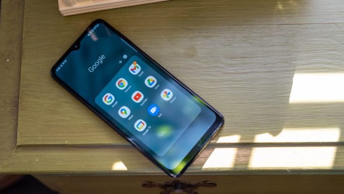 Samsung-Galaxy-A32-display-and-google-apps-675w-380h نقد و بررسی سامسونگ گلکسی A32 5G