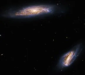 Two galaxies captured by Hubble are a hotbed of star formation تلسکوپ هابل