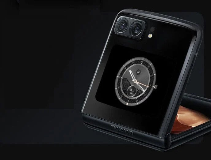 Motorola Razr 2022 (1) موتورولا ریزر 2022