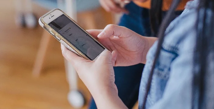 بردن تلفن همراه به مدرسه توسط دانش آموزان؛ آری یا نه؟ - دیجینوی