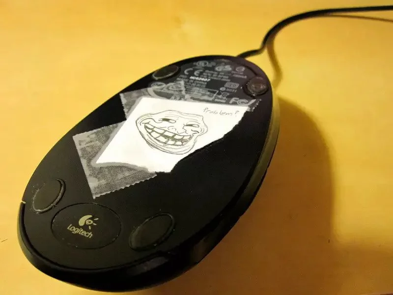 Top 10 Tech Pranks 6 10 شوخی برتر مرتبط با کامپیوتر