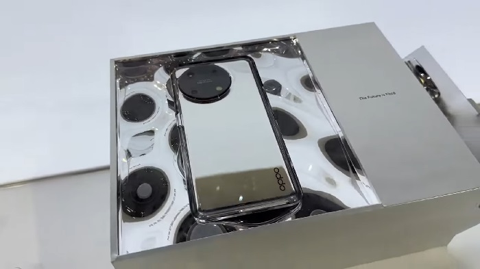 oppo ببینید: اوپو یک گوشی تمامشیشهای را به نمایش گذاشت - دیجینوی