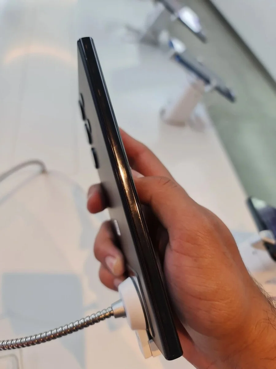 Gleaming hands-on Samsung Galaxy S23 S23+ and S23 Ultra images leaked 11 تصاویر زنده مدل های گلکسی S23 لو رفت - دیجینوی