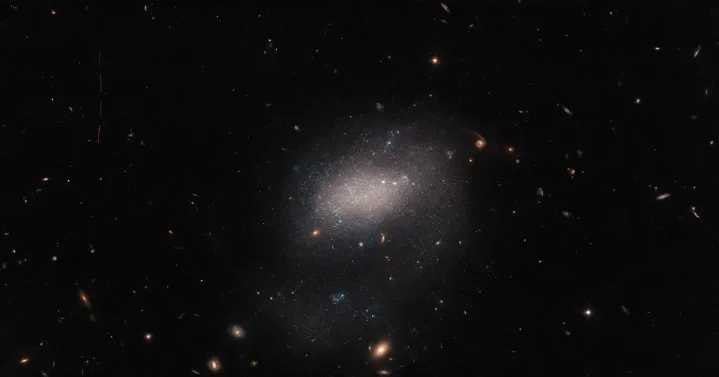 hubble تلسکوپ هابل تصویر زیبایی از یک کهکشان کوتوله ثبت کرد - دیجینوی