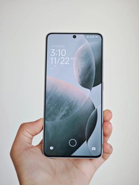 Redmi K70E real photos leaked again with minimal bezels flat display1 ردمی K70E