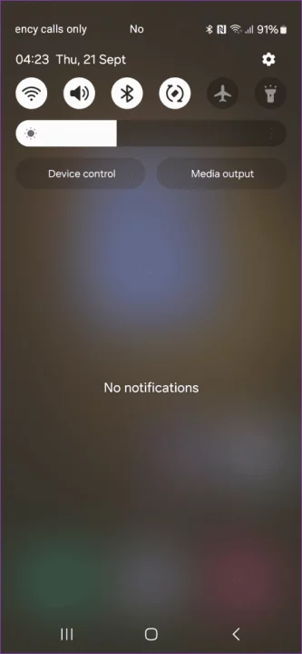 swipe-down-from-the-top-to-reveal-the-notification-bar-473x1024 رابط کاربری One UI 6 سامسونگ