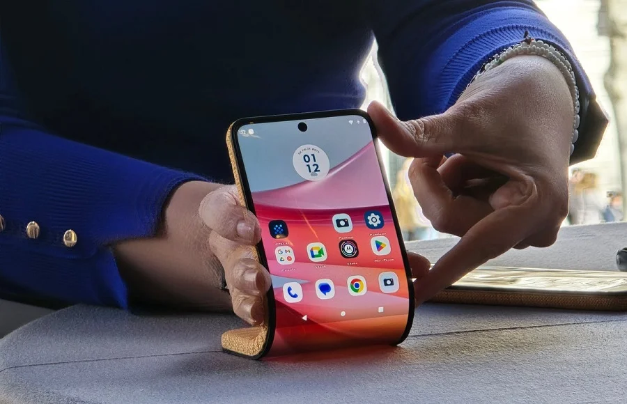 A flexible phone2 گوشی انعطافپذیر موتورولا