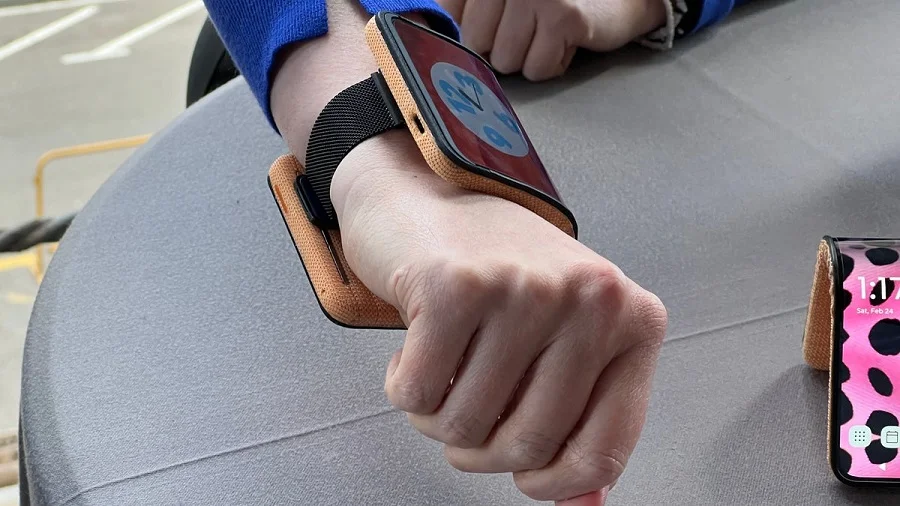 A flexible phone3 گوشی انعطافپذیر موتورولا