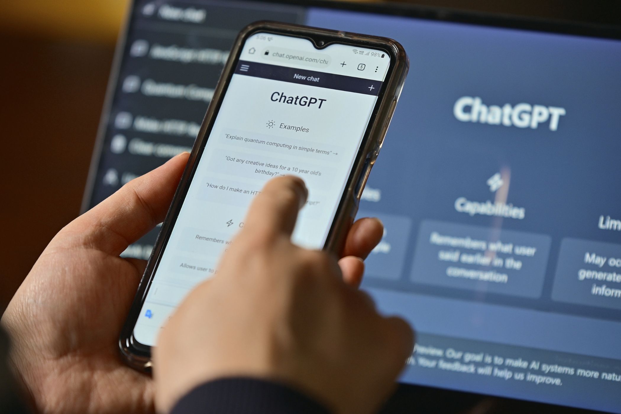Users in the US can call ChatGPT at 1-800-ChatGPT to get answers over the phone تماس با ChatGPT