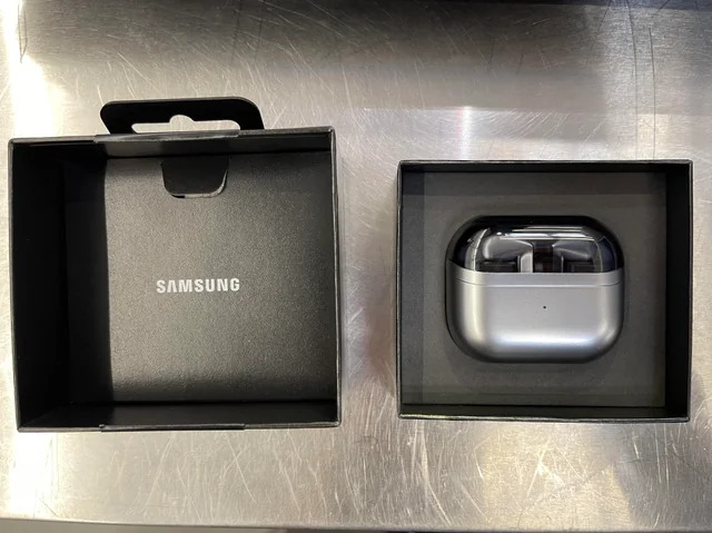 galaxy-buds-3-pro-faces-charging-issues1 مشکل شارژ گلکسی بادز 3 پرو
