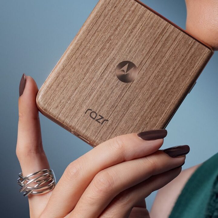 Motorola Razr 60 Ultra Promotional Material Leaks 7 6 موتورولا ریزر 60 اولترا