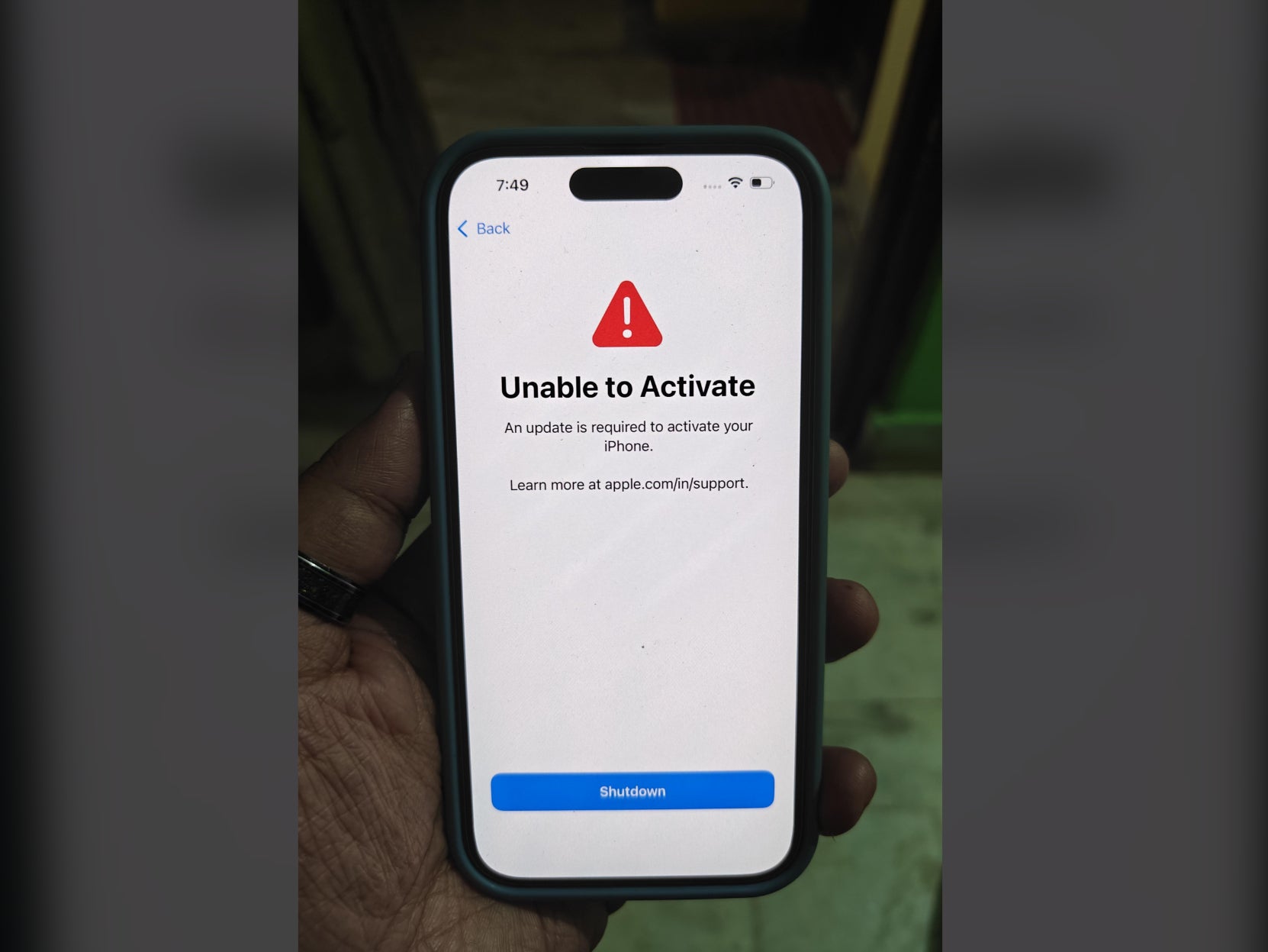Users claim iOS update killed their iPhone should you hold off-2 به روزرسانی iOS 18.4.1