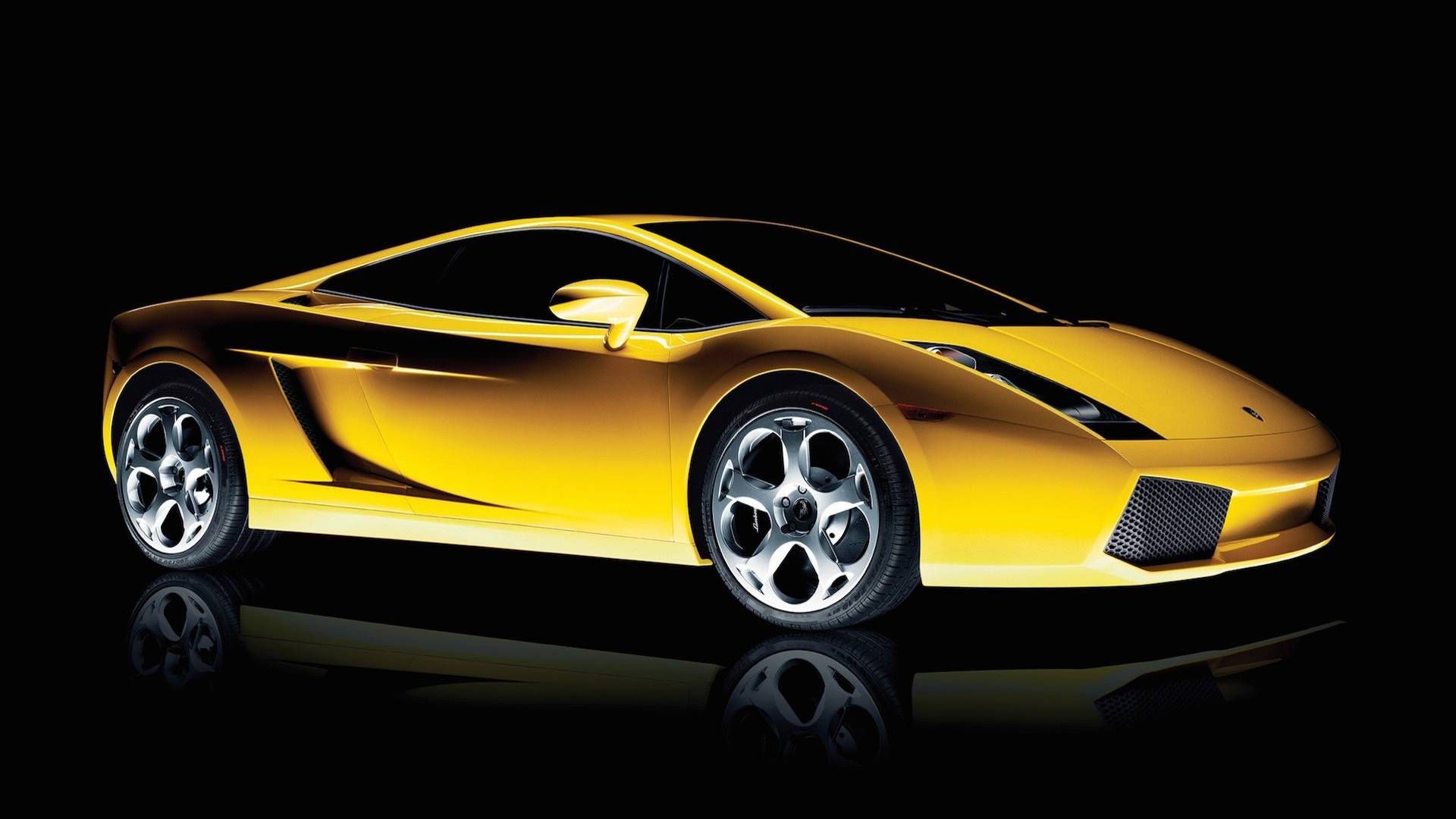 2003-lamborghini-gallardo گزارش: یکی از نمادینترین شرکتهای طراحی خودرو جهان برای فروش گذاشته شده است - دیجینوی