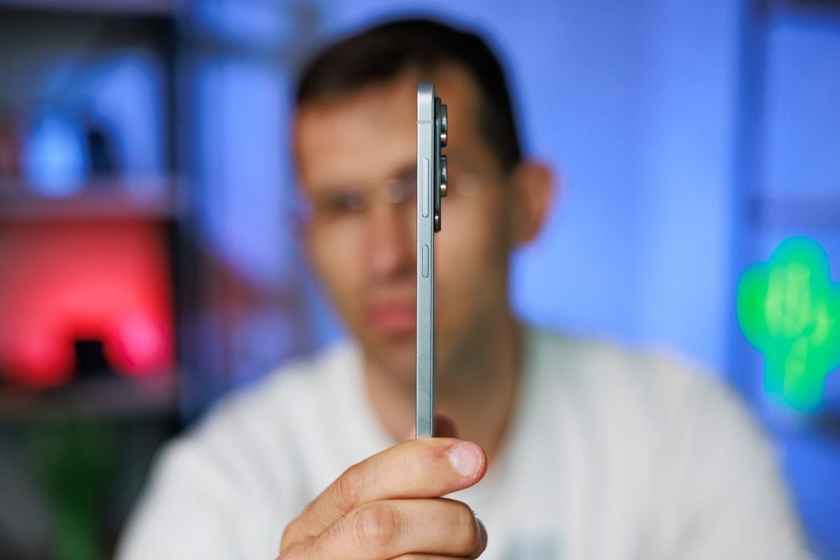 Galaxy-S25-Edge-review اپل شانسهای آیفون ۱۷ ایر را با اعداد احمقانه از بین میبرد! - دیجینوی