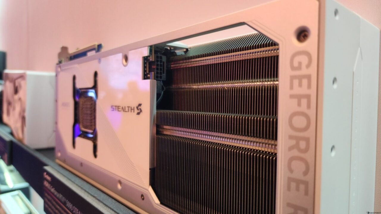 Gigabyte Displays Stealthy AORUS RTX 5090 Stealth ICE GPU---1 گیگابایت کارت گرافیک Stealthy AORUS RTX 5090 Stealth ICE را به نمایش گذاشت