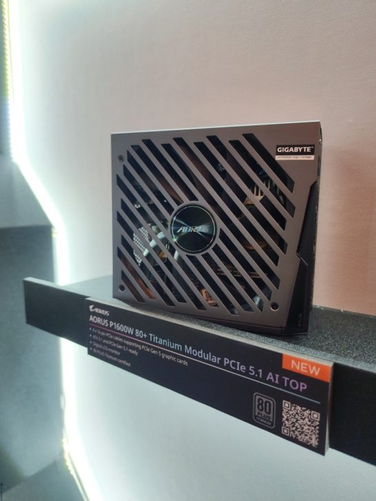 Gigabyte Displays Stealthy AORUS RTX 5090 Stealth ICE GPU----1 گیگابایت کارت گرافیک Stealthy AORUS RTX 5090 Stealth ICE را به نمایش گذاشت