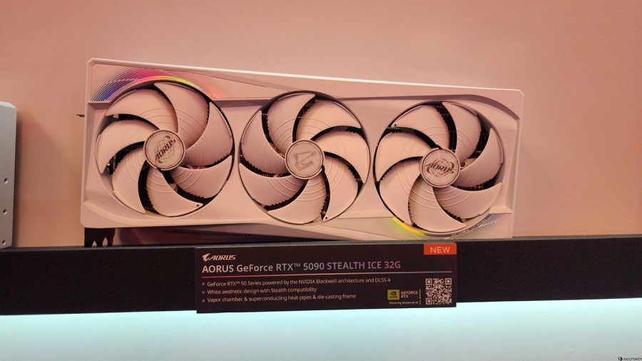 گیگابایت کارت گرافیک Stealthy AORUS RTX 5090 Stealth ICE را به نمایش گذاشت