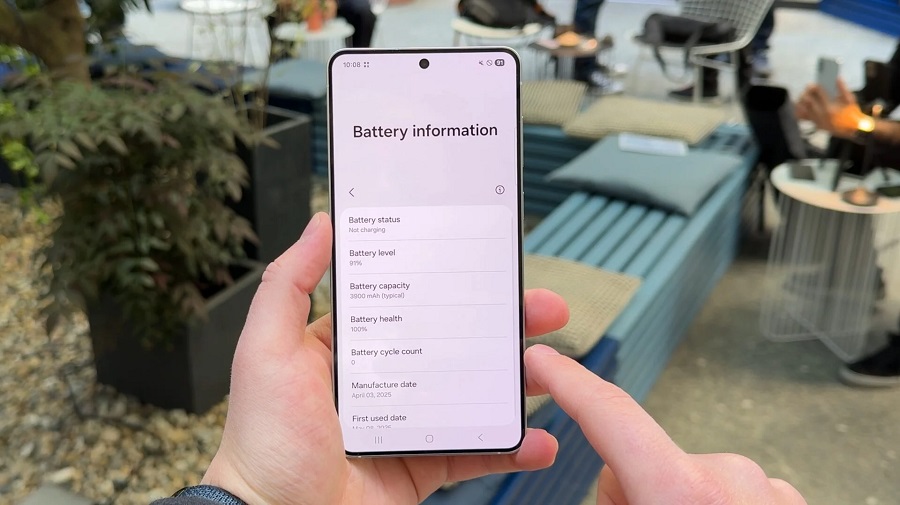 How does the Galaxy S25 Edge compare to other Galaxy S25 phones4 مقایسه گلکسی S25 اج با سایر مدلهای گلکسی S25